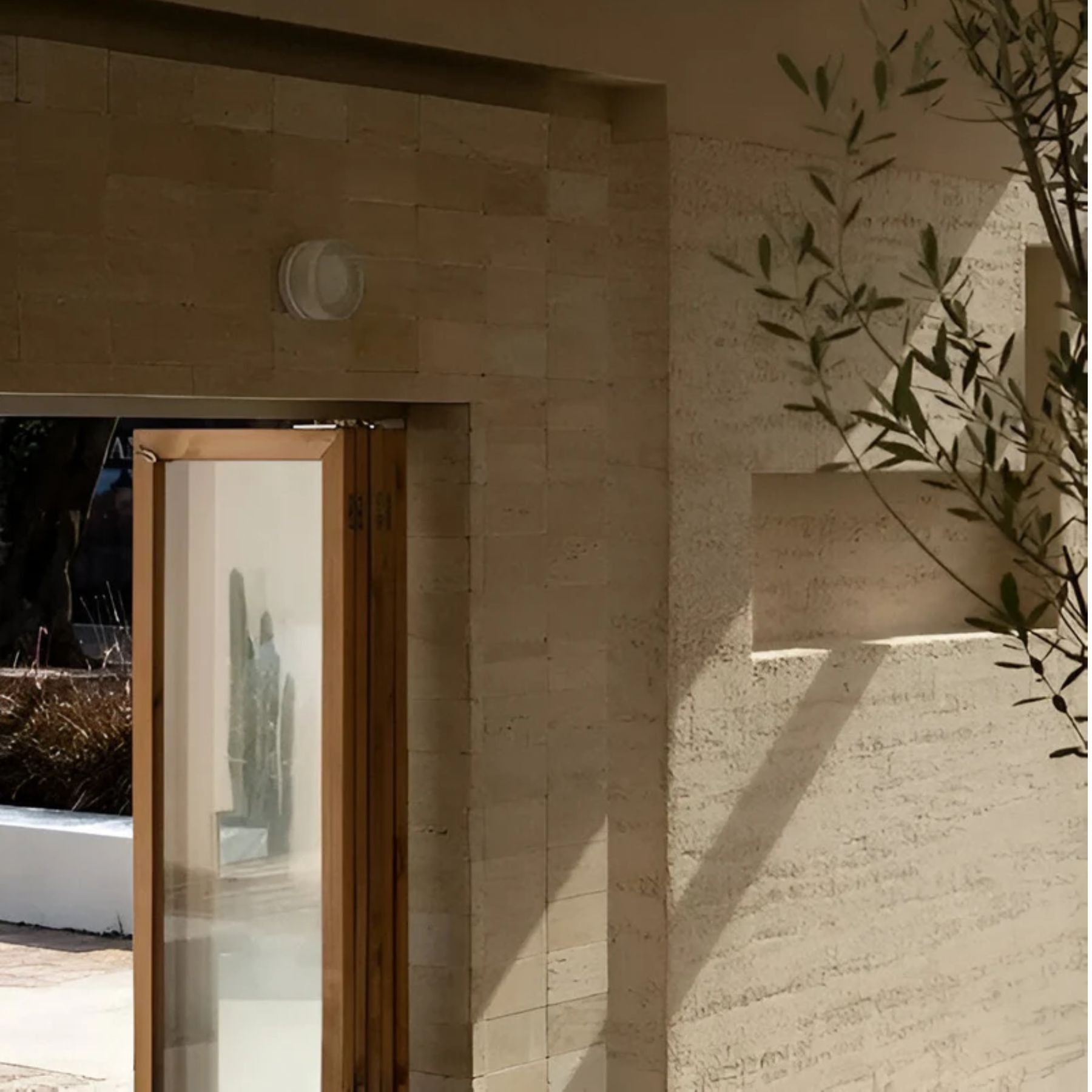 Wandlamp met Warm Amber Licht - Ambrelo Aura