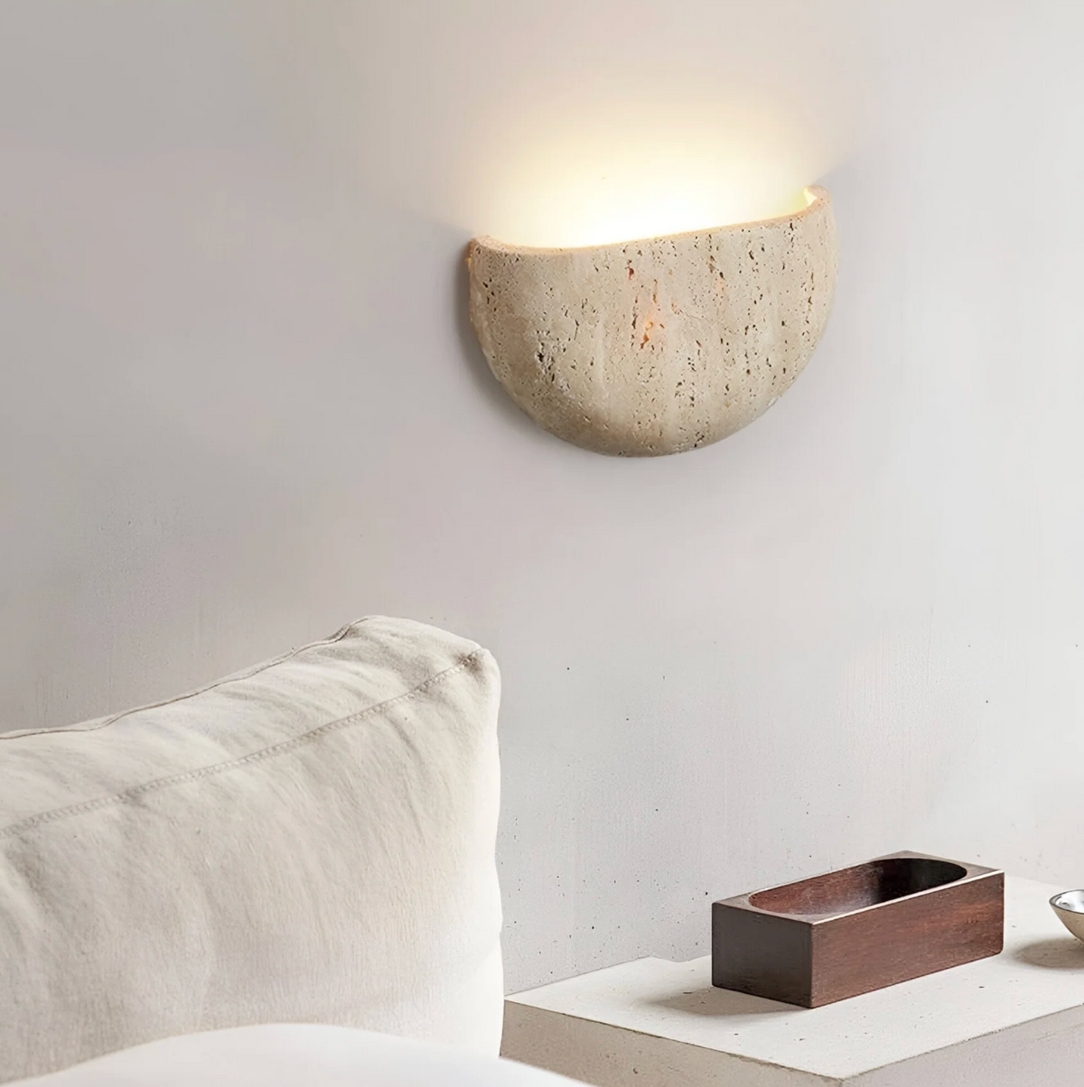 Halfronde Travertijn Wandlamp - StoneLume