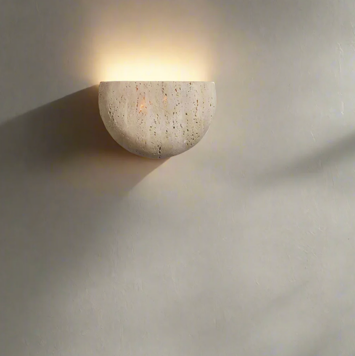 Halfronde Travertijn Wandlamp - StoneLume